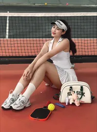 Hoa hậu Đỗ Thị Hà gây chú ý với phong cách thời trang nổi bật trong làng pickleball
