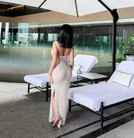 Tình cũ hot boy ĐT Việt Nam khoe vòng 1 căng tràn dưới bể bơi