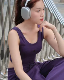 Dòng trạng thái của MC “chân dài nhất Việt Nam” khiến fan xuýt xoa