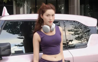 Dòng trạng thái của MC “chân dài nhất Việt Nam” khiến fan xuýt xoa