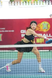 Hot girl Bình 'Gấu' đập pickleball kinh hồn bạt vía, fan lo cho… chồng tương lai
