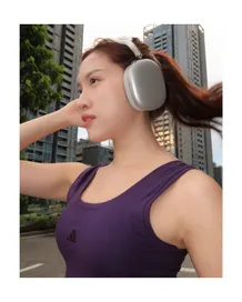 Dòng trạng thái của MC “chân dài nhất Việt Nam” khiến fan xuýt xoa