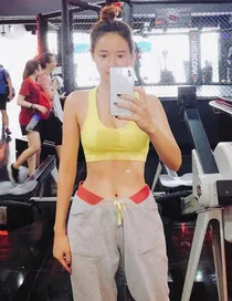 Midu khoe body cực phẩm tuổi U40 nhờ chăm tập thể thao