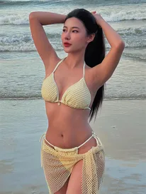 Vợ Đình Triệu đốt mắt fan với loạt ảnh bikini táo bạo