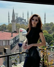 Nhan sắc rạng rỡ của Sabina Altynbekova khiến triệu trái tim xao xuyến