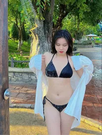 Bạn gái Nhâm Mạnh Dũng khoe vòng 3 " Cực Nóng "