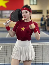 Loan Barbie diện trang phục ấn tượng trên sân pickleball