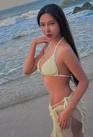 Vợ Đình Triệu đốt mắt fan với loạt ảnh bikini táo bạo