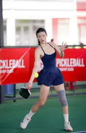 Cao Quyên bất ngờ gây bão mạng xã hội với vẻ đẹp cuốn hút