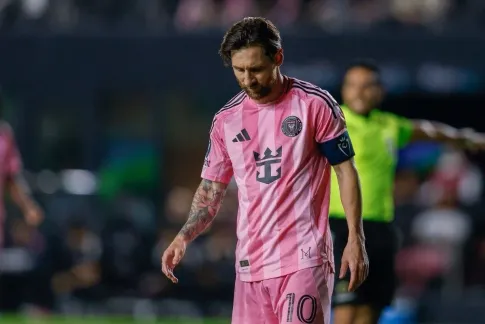 Mascherano: 'Đội nào cũng phụ thuộc vào Messi'