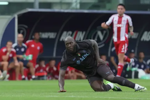 Napoli cân nhắc mua thêm tiền đạo sau chấn thương dài hạn của Lukaku