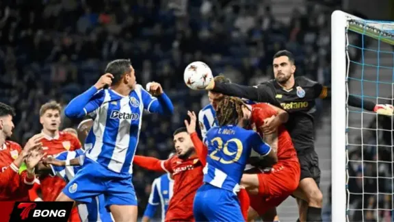 FC Porto vs VfB Stuttgart: Thẻ đỏ tai hại và dấu ấn của Diogo Costa