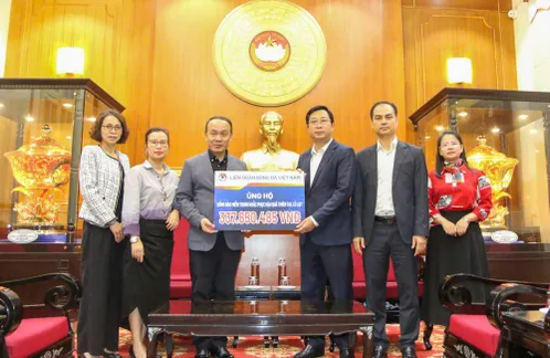 Liên đoàn Bóng đá Việt Nam chung tay cùng đồng bào vượt qua thiên tai