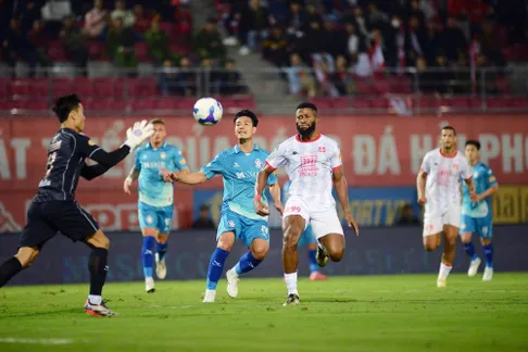 Bùi Tiến Dũng có thể đối đầu Công Phượng, tranh vé dự V-League 2025/26
