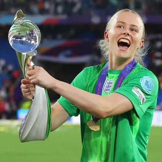 Hành trình vươn lên của Hampton để trở thành thủ môn xuất sắc nhất thế giới