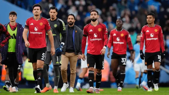 Man Utd thảm bại trước Man City - Khi những con số nói dối