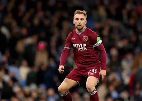 West Ham United Quyết Không Bán Ngôi Sao 29 Tuổi Dù Giá Nào: Tại Sao Đây Là Quyết Định Đúng Đắn?