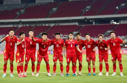 HLV Kim Sang Sik loại cầu thủ vừa vô địch U23 Đông Nam Á