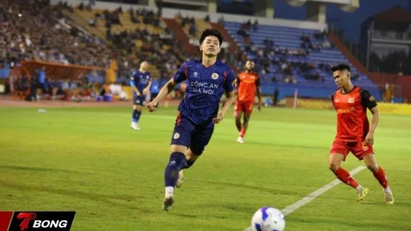 Đình Bắc lỗi hẹn bàn thắng đầu tiên tại V-League trong bối cảnh án treo giò và áp lực lớn