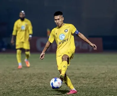 Doãn Ngọc Tân dính chấn thương gãy xương sườn, nguy cơ nghỉ dài hạn