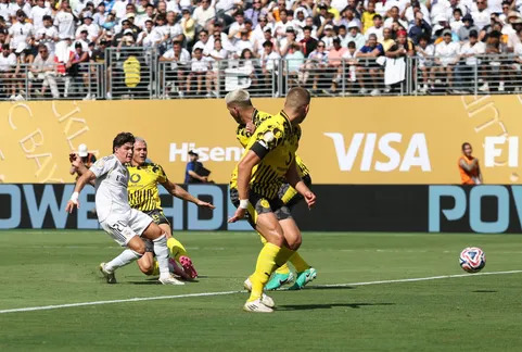 Hậu vệ Real Madrid từ chối AC Milan, quyết tâm giành vị trí