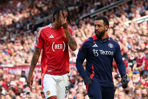 M.Uđón nhận tin dữ trong trận đấu với West Ham