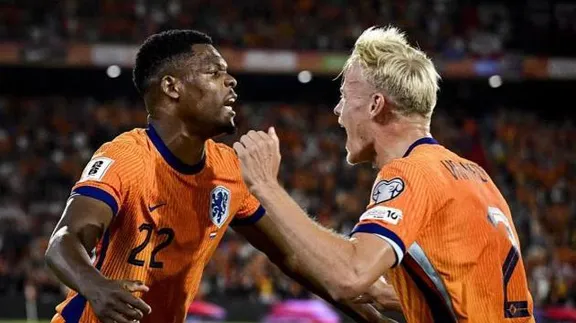 Matty Cash lập siêu phẩm giúp Ba Lan cầm hòa Hà Lan