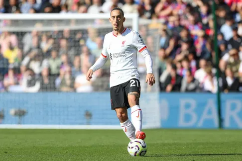 CLB Ligue 1 Thúc Đẩy Ký Hợp Đồng Với Hậu Vệ Liverpool 