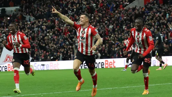 Granit Xhaka - bản hợp đồng tốt nhất mùa giải Ngoại hạng Anh?