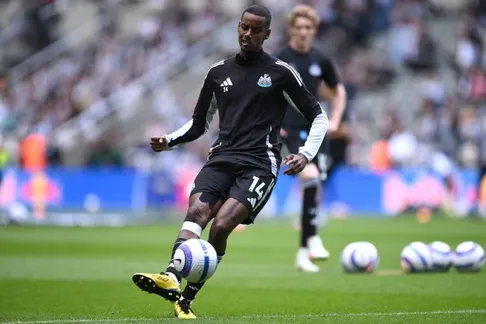 Tiền đạo Alexander Isak của Newcastle chỉ muốn gia nhập Liverpool