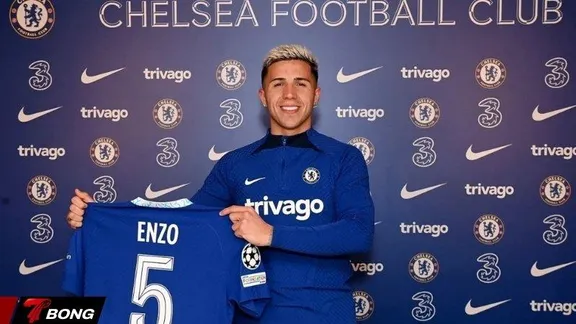 Tiền vệ 100 triệu Euro Enzo Fernández và tương lai bất ổn sau án phạt Chelsea