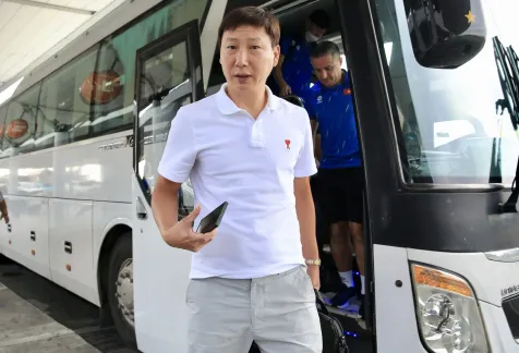 Thầy trò HLV Kim Sang-sik lên đường bảo vệ chức vô địch U23 ĐNA