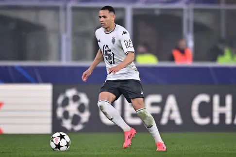 Liverpool nhắm mục tiêu Vanderson thay thế Trent