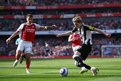 Liverpool Vẫn Quyết Tâm Chiêu Mộ Tiền Đạo Cánh Newcastle United: HLV Slot Có Nên Theo Đuổi?