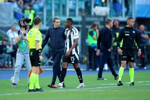 Juventus xử phạt nội bộ Kalulu vì hành vi thẻ đỏ tai hại