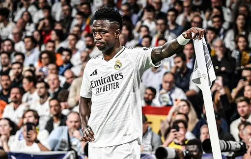 Không lọt top 10 Quả Bóng Vàng, Vinicius thành đề tài châm biếm