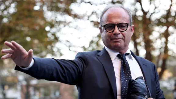 Fabrizio Romano Xác Nhận Manchester United Không Có Ý Định Chiêu Mộ Trưởng Ban Thể Thao PSG