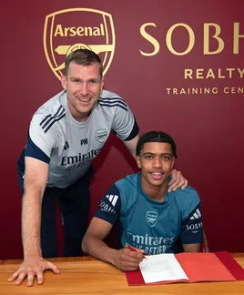 HLV chỉ trích gay gắt đại lý sau khi chuyển nhượng tiền vệ tới Arsenal được xác nhận vào 2027