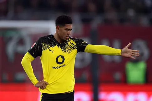 Jobe Bellingham kết thúc năm 2025 đầy thất vọng tại Borussia Dortmund với án phạt cấm thi đấu hai trận