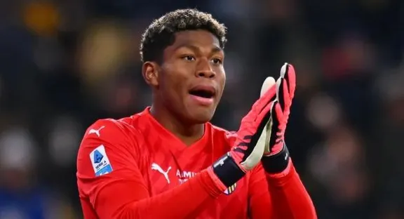 Milan nhắm Zion Suzuki thay thế Maignan