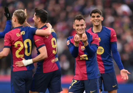 Tiền vệ trẻ Barcelona tiết lộ Flick là người ‘ thay đổi cuộc đời tôi’