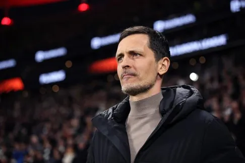 Frankfurt sa thải Dino Toppmöller và kế hoạch tìm kiếm người kế vị để cứu vãn mùa giải