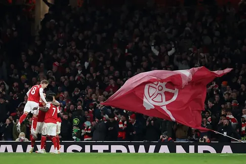 Arsenal giành về ba điểm sống còn trong cuộc đua vô địch