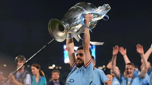 'Man City đã cho tôi nhiều hơn những gì tôi hy vọng khi còn là một cậu bé' - Silva