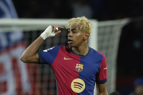 Lamine Yamal tiết lộ cuộc trò chuyện với mẹ trước El Clasico