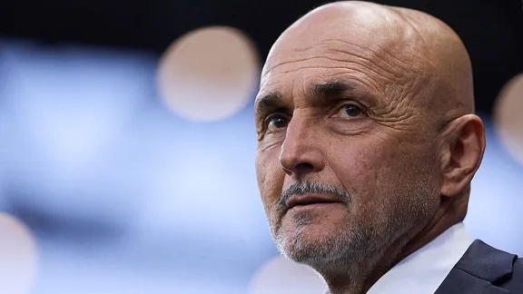 Không phải Ranieri - nhưng Ý cần tái thiết từ đống đổ nát