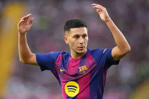 Cầu thủ trẻ Barcelona nhận lời khen từ đồng đội sau trận ra mắt đội tuyển quốc gia – ‘Một tia sáng’