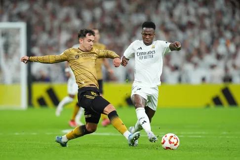 Tiền vệ La Liga trì hoãn gia nhập Arsenal, chờ đợi cuộc gọi từ Real.