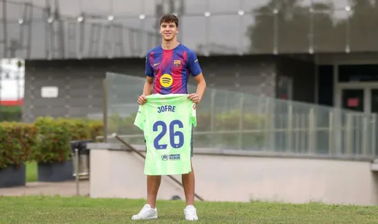 Hansi Flick đặt cược lớn vào thần đồng 18 tuổi từ lò đào tạo Barcelona