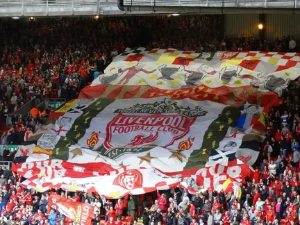CĐV Liverpool Ăn Mừng Danh Hiệu Với Thông Điệp Châm Chọc M.U